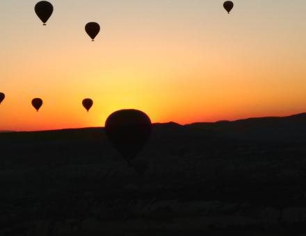 Kapadokya’da Gün Doğumu ve Sıcak Hava Balonları